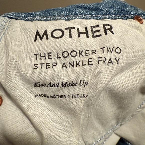 MOTHER - The Looker Two Step Ankle Fray Jeans in Kiss and Make Up—25 - Picture 9 of 10